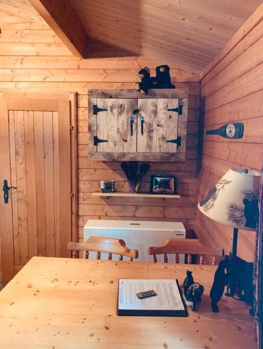 Honeybear Hideaway Cabin Хейвард Экстерьер фото
