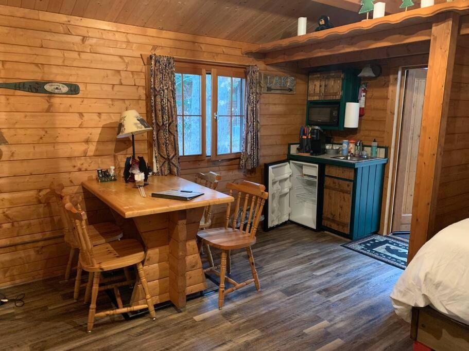 Honeybear Hideaway Cabin Хейвард Экстерьер фото
